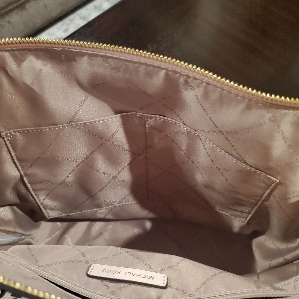 Michael Kors Charlotte Large Saffiano Bag - Picture 9 of 11